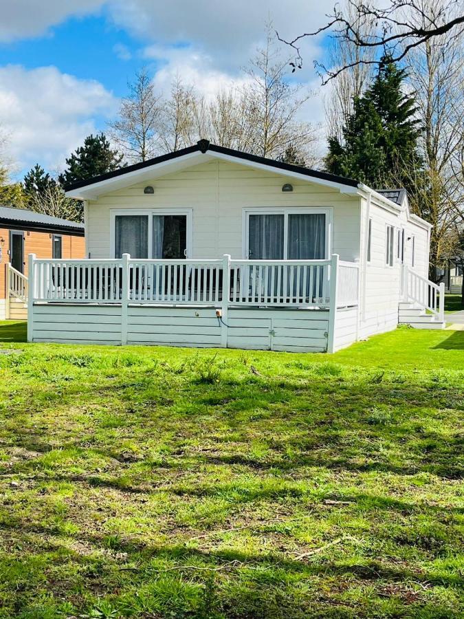 Graceland Lodge With Hot Tub Barmby on the Moor Exterior foto